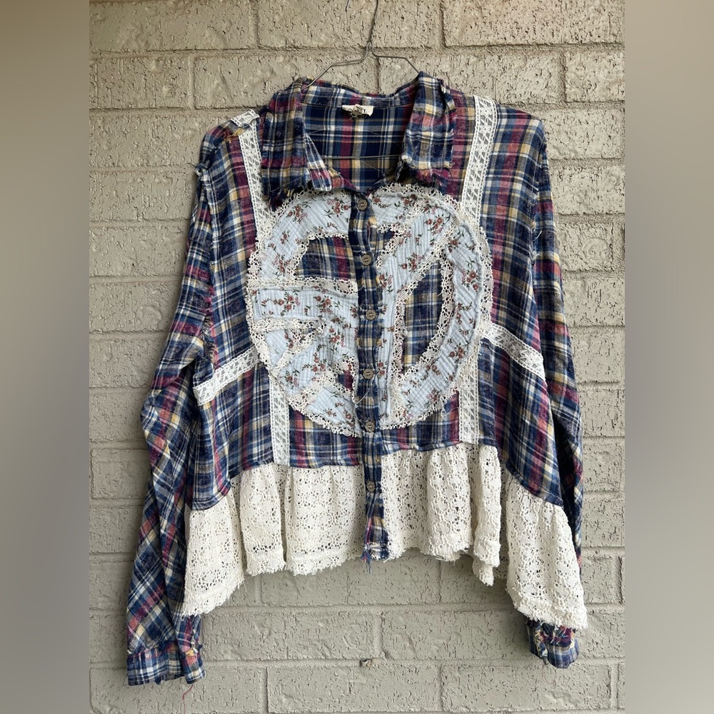 POL Long sleeve Button Up Size Large